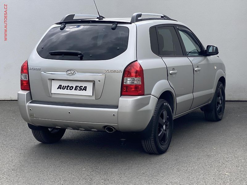 Hyundai Tucson (2008) 2.0i, AC, el. výbava - fotka 4 z 15