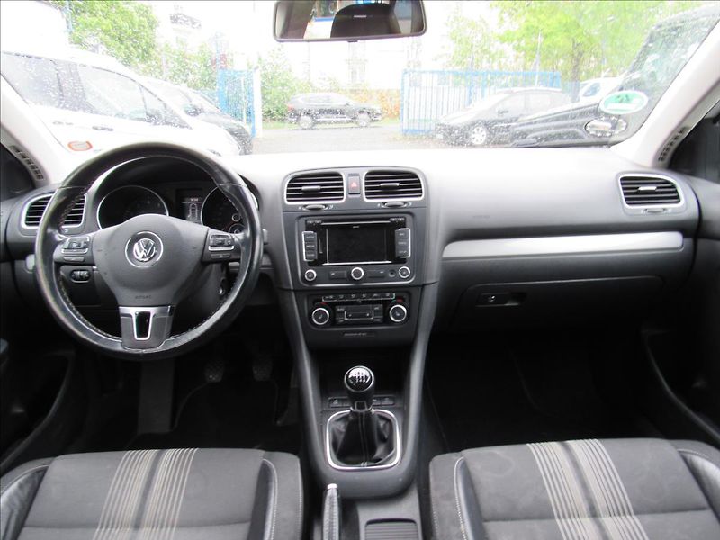 Volkswagen Golf 1,2 TSI 77kW Variant BlueMotio - fotka 11 z 29