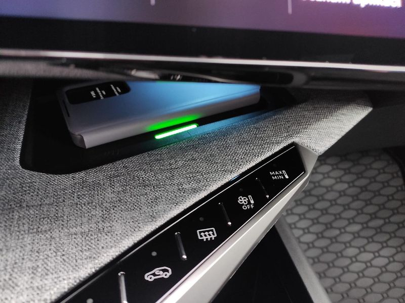 Peugeot 3008 (2026) Business 1.2 HYBRID 145k AUT6 - fotka 24 z 28