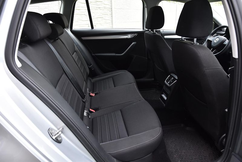 Škoda Octavia 1.6 TDi CR,VÝHŘEV,TEMP,ALU,1.M - fotka 34 z 42