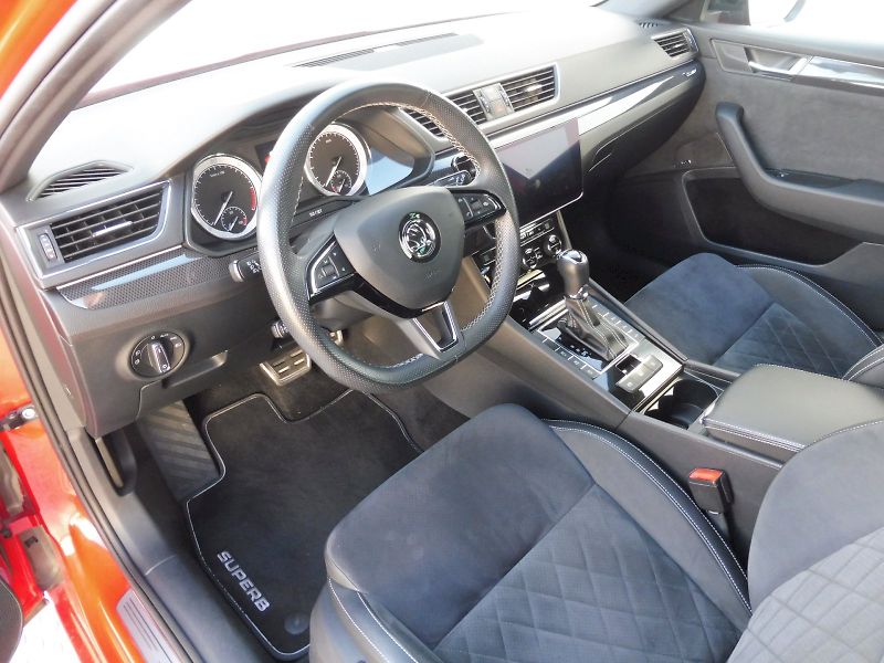 Škoda Superb (2018) Combi SportLine 2,0 TDI 140kW - fotka 6 z 28