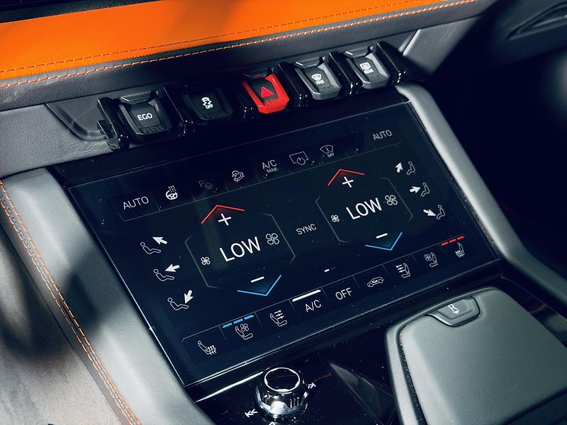Lamborghini Urus (2026) SE*NOVÉ*ARANCIO XANTO* - fotka 34 z 47