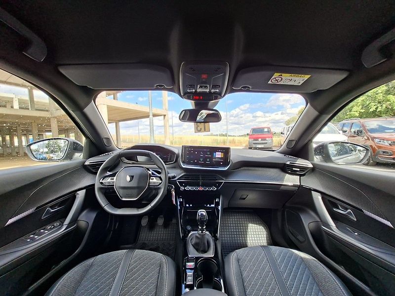Peugeot 2008 ALLURE 1,2 PT 100k M6 - fotka 2 z 27