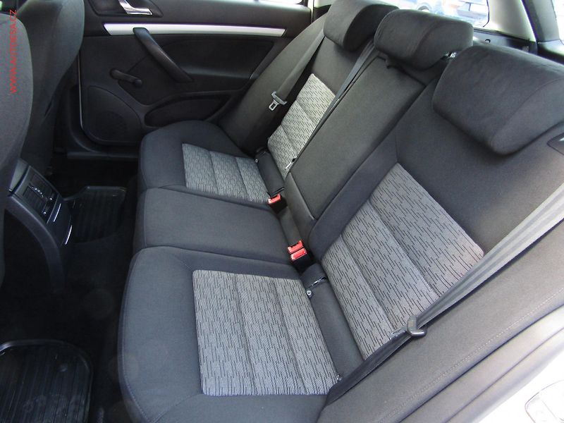 Škoda Octavia (2010) 2.0TDi, ČR, Ambiente - fotka 10 z 16
