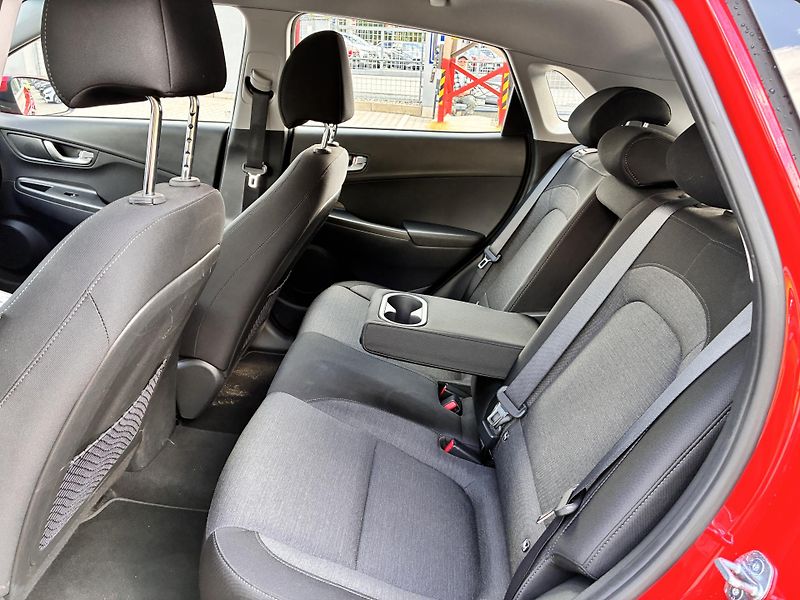 Hyundai Kona EV64kWh-150KW,  REZERVACE - fotka 15 z 38