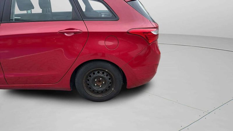 Hyundai i30 Hyudai 1.6i  MT6 (88kW/120k)/6 - fotka 22 z 24