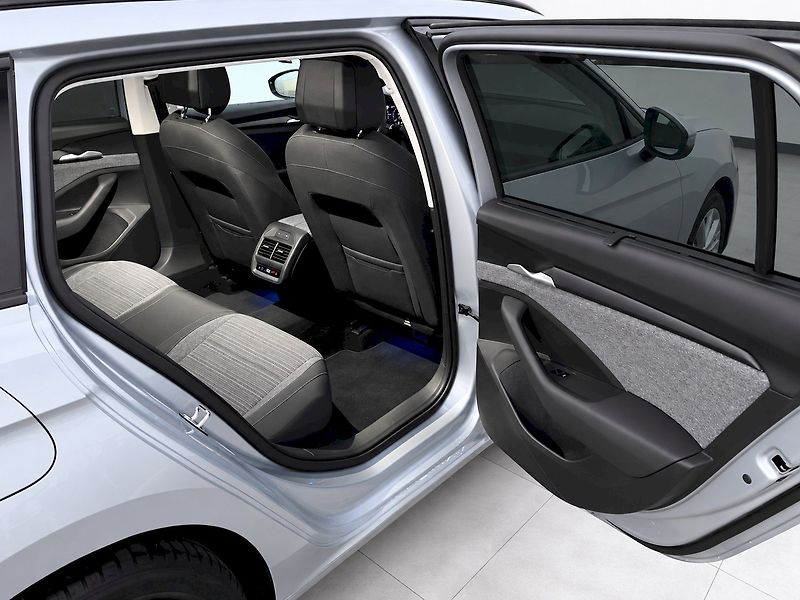 Škoda Superb (2024) COMBI SELEC TD 110/2.0 A7F - fotka 13 z 32