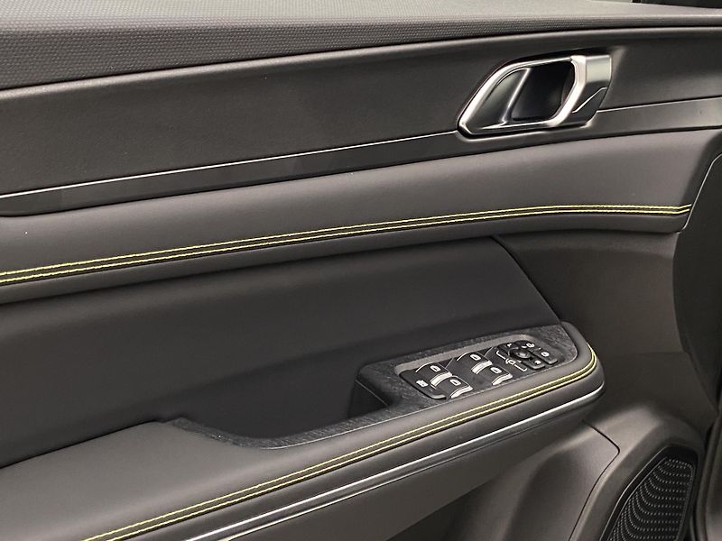 Lynk & Co 01 (2025) 01 CORE PHEV - fotka 6 z 90