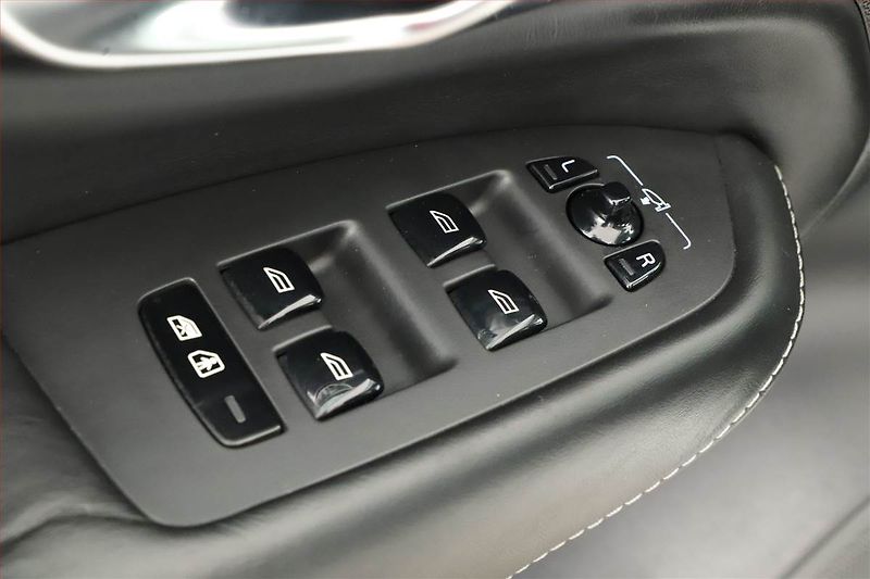 Volvo XC90 (2019) D5 AWD - fotka 22 z 30