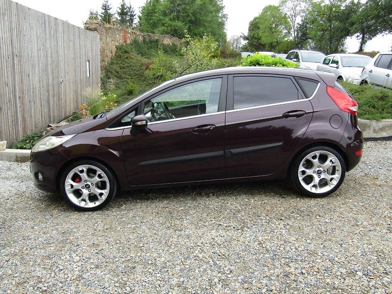 Ford Fiesta (2009) 1.6 TDCi 66kW - fotka 3 z 34