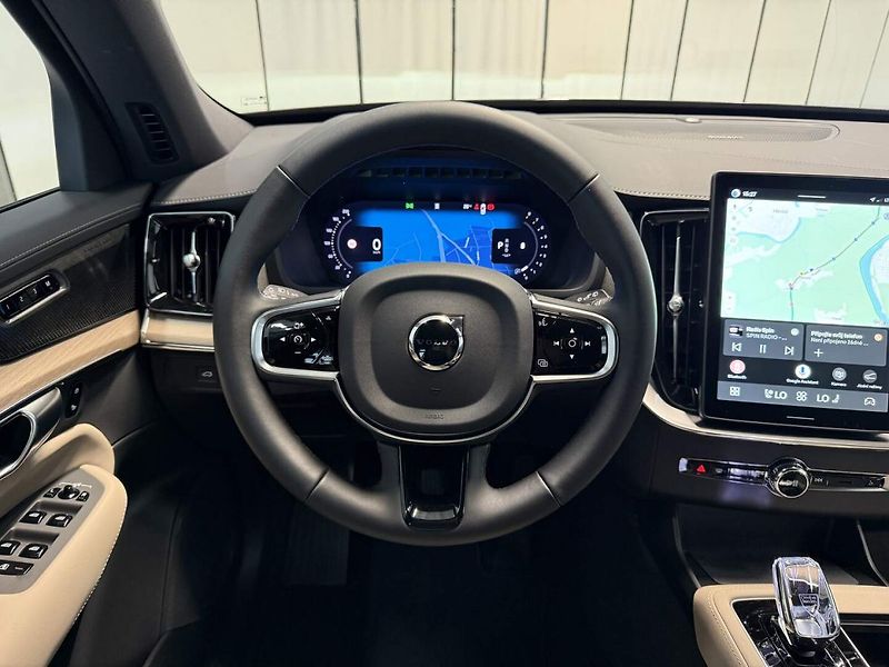 Volvo XC90 (2026) B5 2.0L 250+14k AT8 AWD PLUS D - fotka 2 z 22