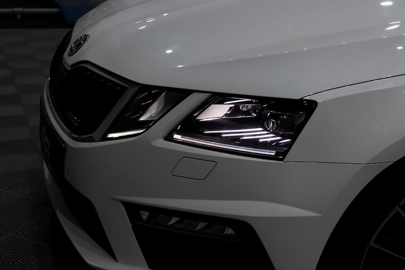 Škoda Octavia 3 FL Combi 2.0 TSI 169 kW RS - fotka 10 z 42