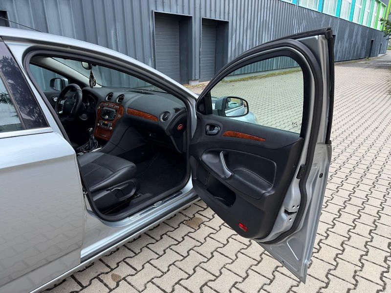 Ford Mondeo 2,0i 16V Ghia / servis.kn. /  - fotka 17 z 31