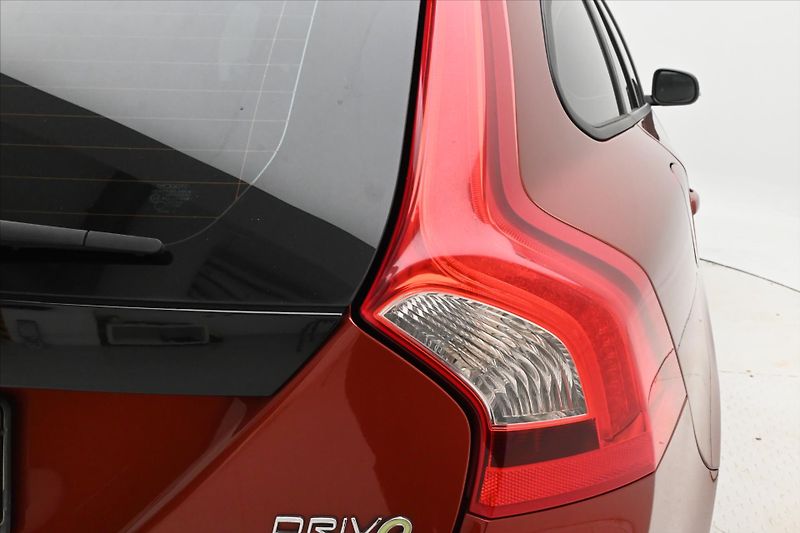 Volvo V60 1,6 D2 84 kW Manuál Kinetic - fotka 28 z 29