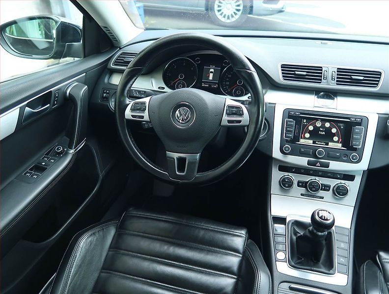 Volkswagen Passat (2012) Highline 2.0 TDI, Navi - fotka 7 z 16