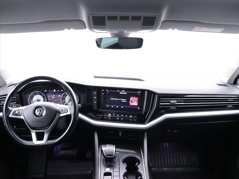 Volkswagen Touareg 3,0 TDI 170kW DSG 4M LED CZ - fotka 28 z 31