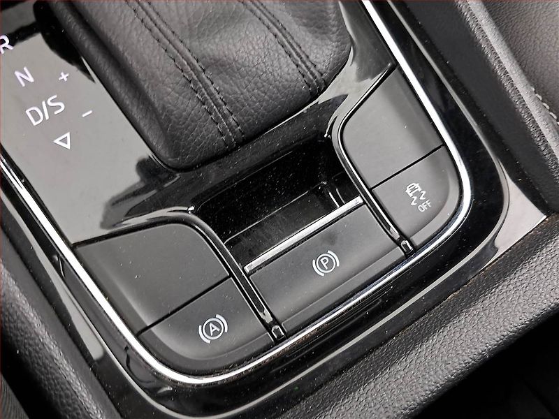 Škoda Karoq (2021) Style 1.5 TSI - fotka 17 z 28