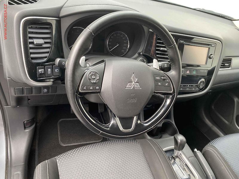 Mitsubishi Outlander (2016) 2.0 MiVEC 4WD, Invite, AT - fotka 12 z 18