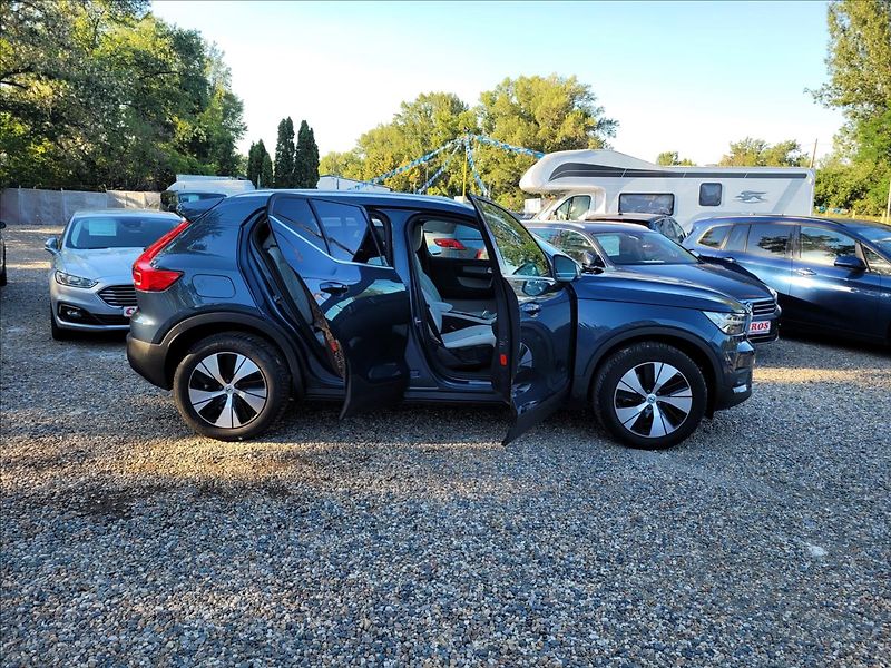 Volvo XC40 zálohováno - fotka 18 z 49