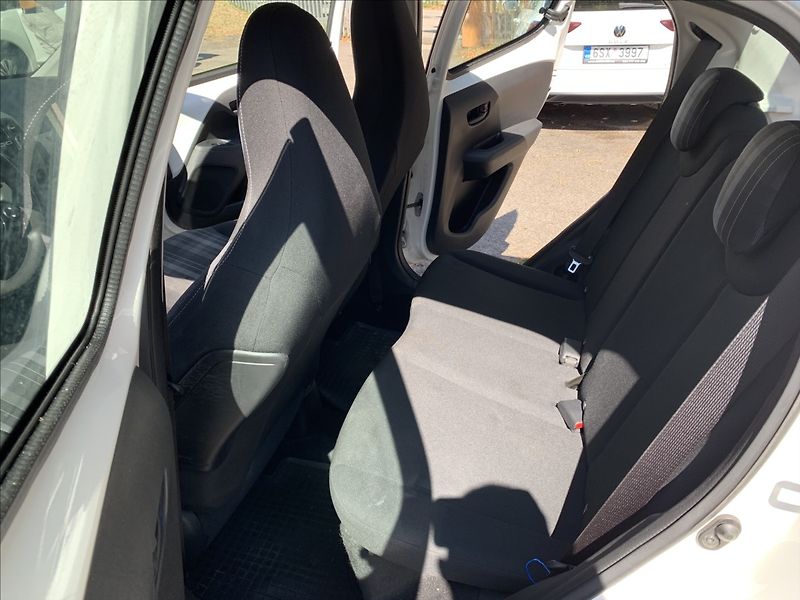 Peugeot 108 1,0 i ČR,KLIMATIZACE,CEBIA - fotka 15 z 17