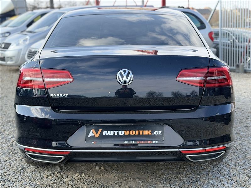 Volkswagen Passat 2,0 110kW R-LINE 93tKm ČR DPH - fotka 6 z 41