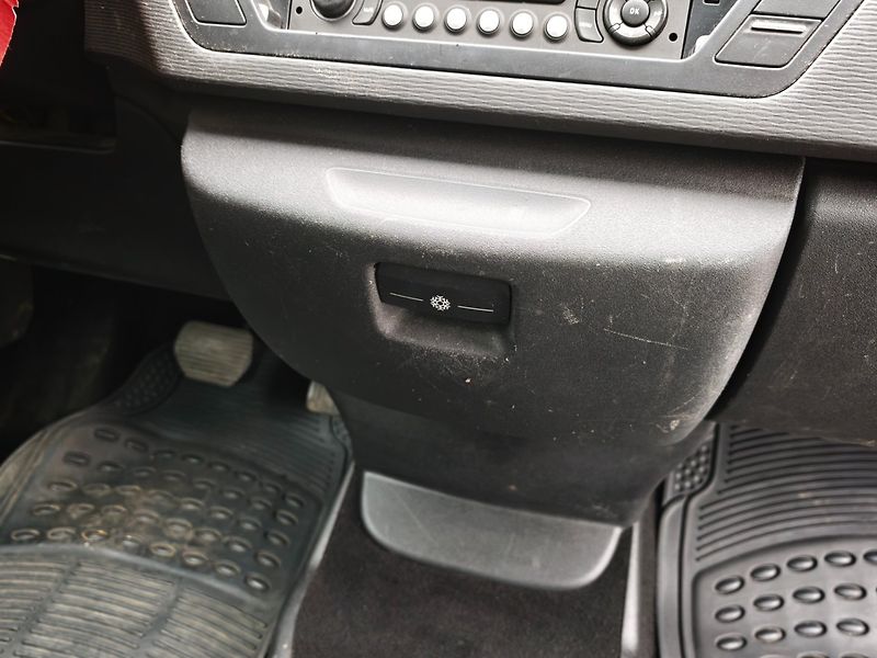 Citroën Grand C4 Picasso (2009) 1,6 TDI 80 KW 7Míst - fotka 21 z 32