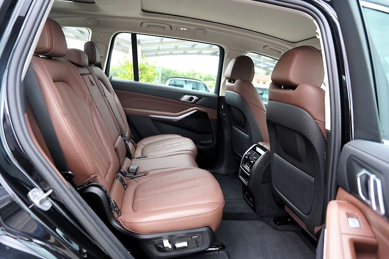 BMW X7 40i xDrive/panorama/7 míst - fotka 29 z 47