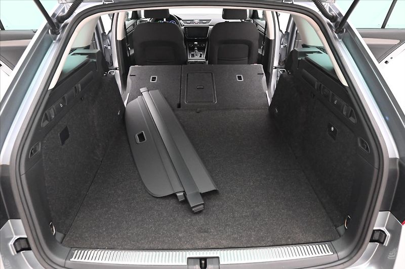 Škoda Superb 1,4 TSI iV 160 kW DSG Style Zá - fotka 11 z 31