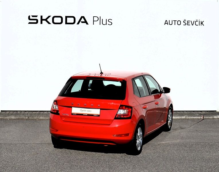 Škoda Fabia (2022) 1.0 TSI 70 kW Ambition PLUS - fotka 2 z 24