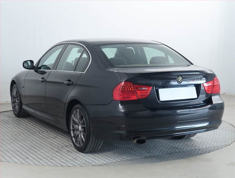 BMW Řada 3 (2010) 320 d, nová STK, jezdí výborně - fotka 4 z 19