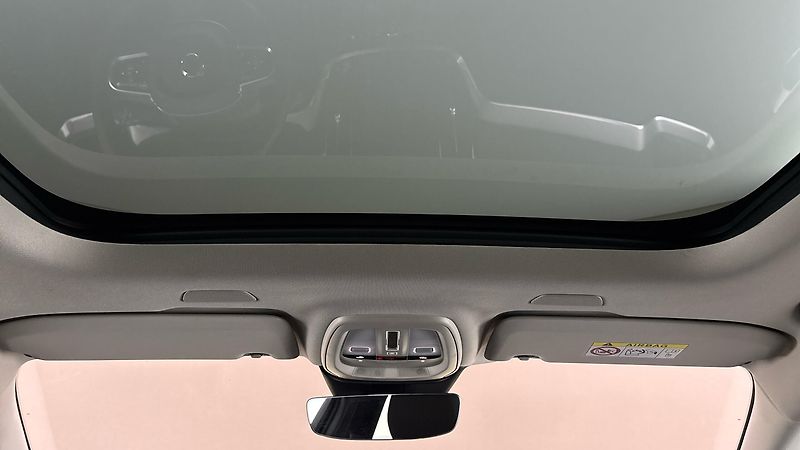 Volvo V60 2.0 T6 AUT AWD Recharge Plus B - fotka 30 z 34