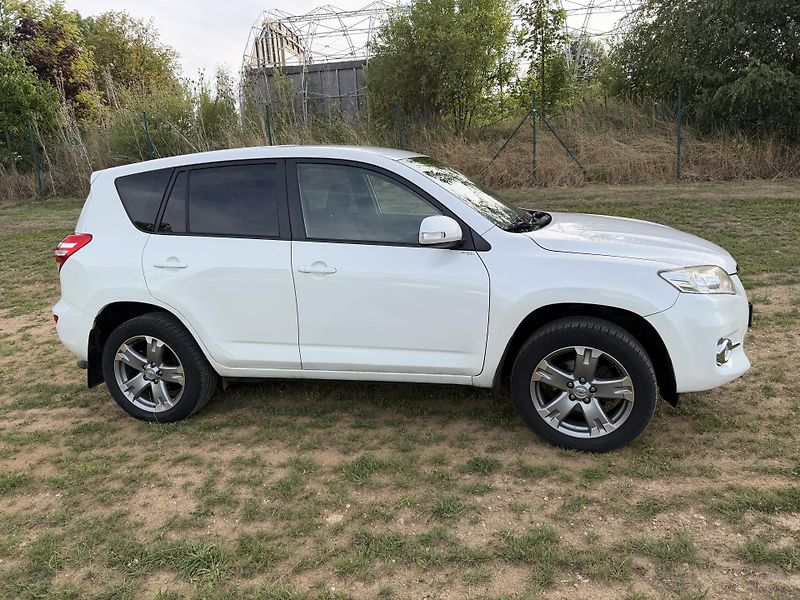 Toyota RAV4 2,0 VVTi  4x4  - fotka 13 z 29