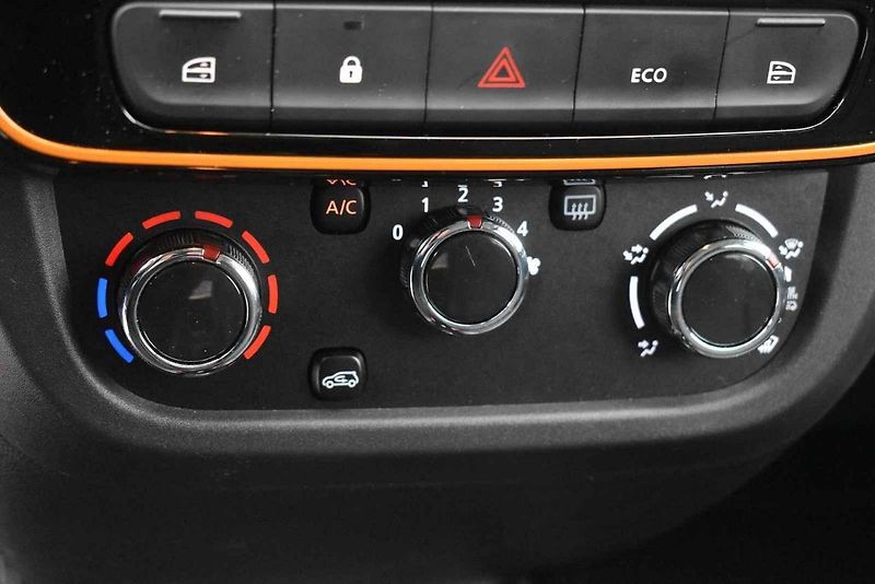 V kombinaci modré a oranžové barvy vypadá Spring atraktivně