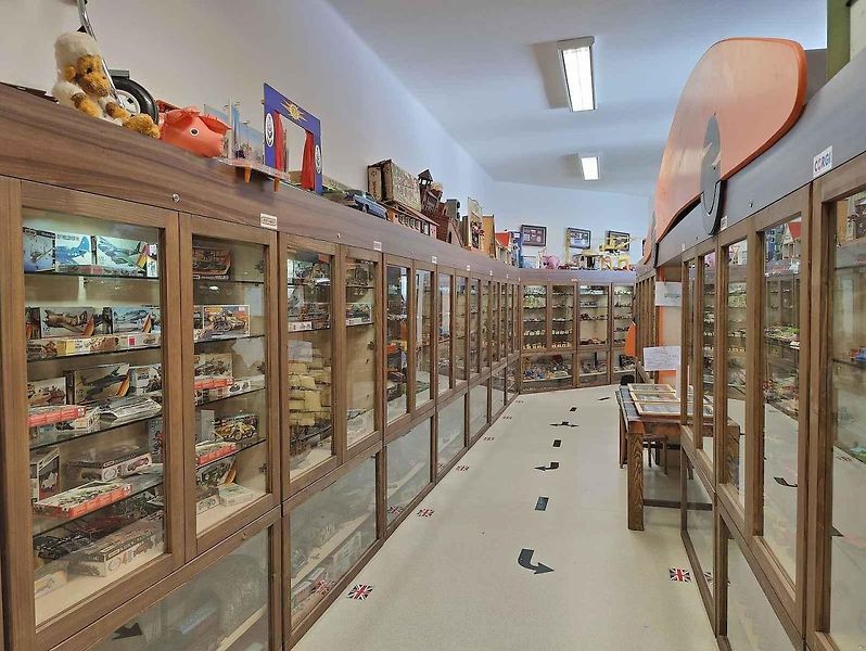 Václav Blažek je vášnivým sběratelem. V Rokytně má vlastní muzeum modýlků autíček s názvem 