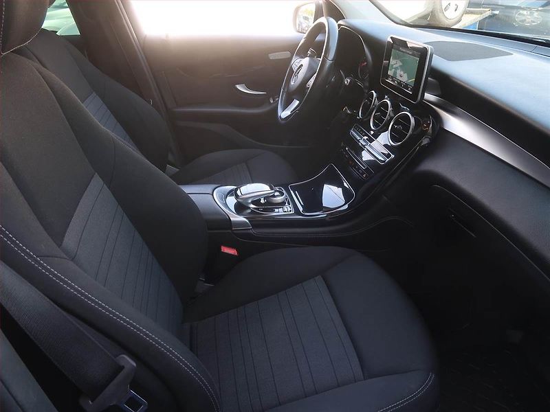 Mercedes-Benz GLC (2016) 220 d 4MATIC, 4X4 - fotka 9 z 16