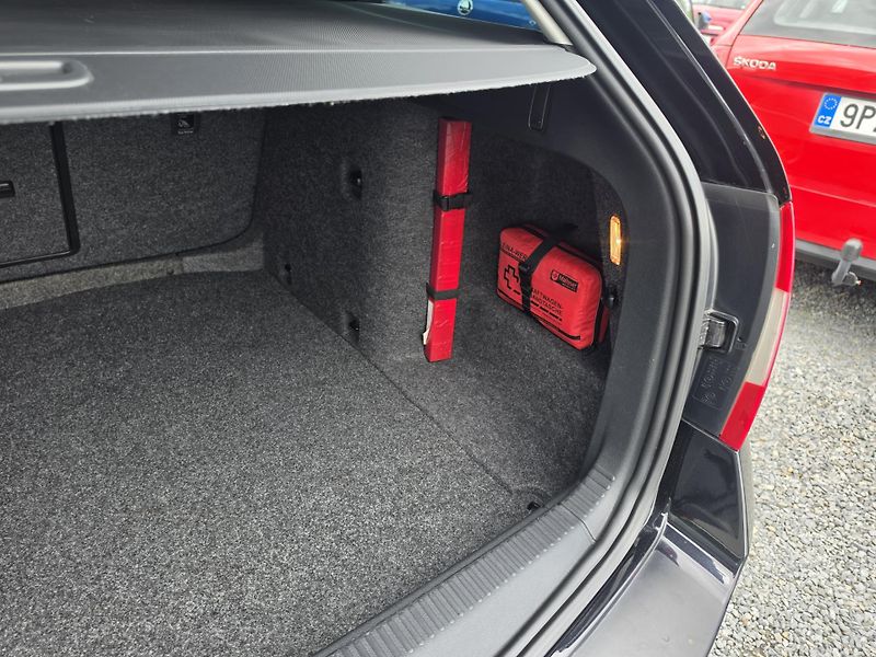 Škoda Octavia 2.0TDI DSG Tz - fotka 7 z 23