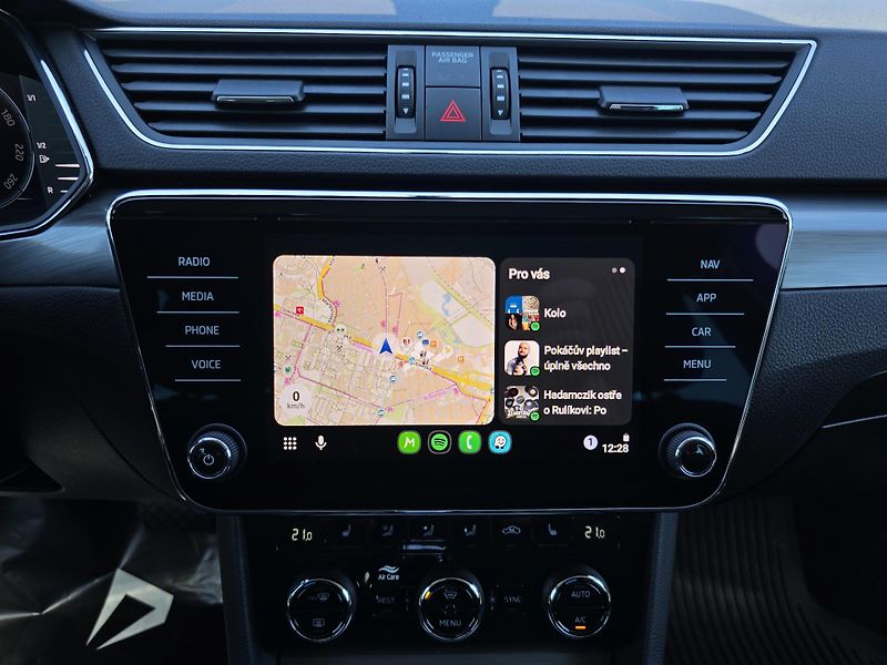 Škoda Superb 2.0TDI 110KW DSG STYLE+ TZ. ČR - fotka 40 z 50