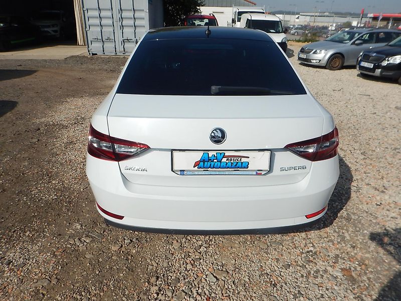 Škoda Superb 2.0 TDI, DSG, L&K, DIGIKLIMA - fotka 7 z 37