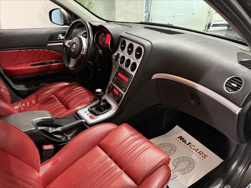 Alfa Romeo 159 2,4   JTDm V5 147 kW BOSE TOP - fotka 20 z 40