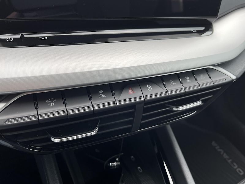 Škoda Octavia 1.5TSI SELECTION - fotka 18 z 23