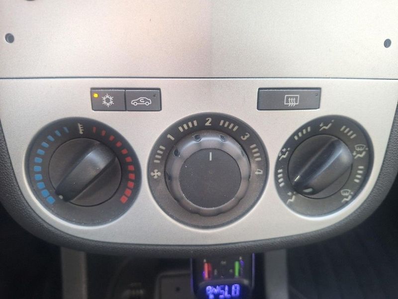 Opel Corsa 1,0 - fotka 18 z 19