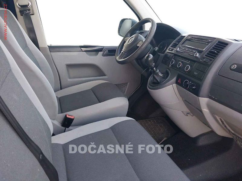 Volkswagen Transporter (2015) 2.0TDi 9míst, 103kW, AC, TZ - fotka 12 z 19
