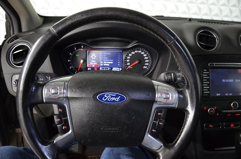 Ford Mondeo (2011) 2.0 TDCi - fotka 11 z 20