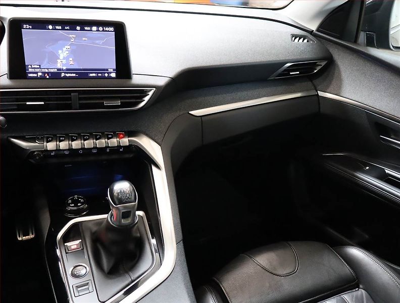 Peugeot 5008 (2019) PureTech 130, 7 míst - fotka 8 z 25