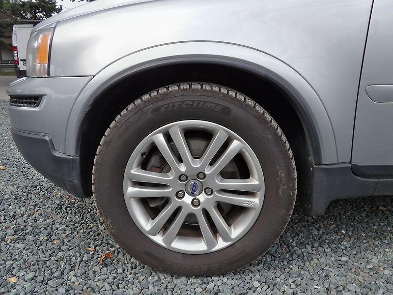 Volvo XC90 2.4D5 136kW AWD Summum Xenon - fotka 21 z 24
