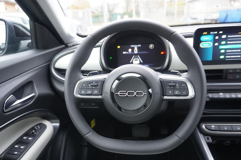 Fiat 600 (2024) 1,2 145 hybrid eDCT6 LA Prima - fotka 6 z 17