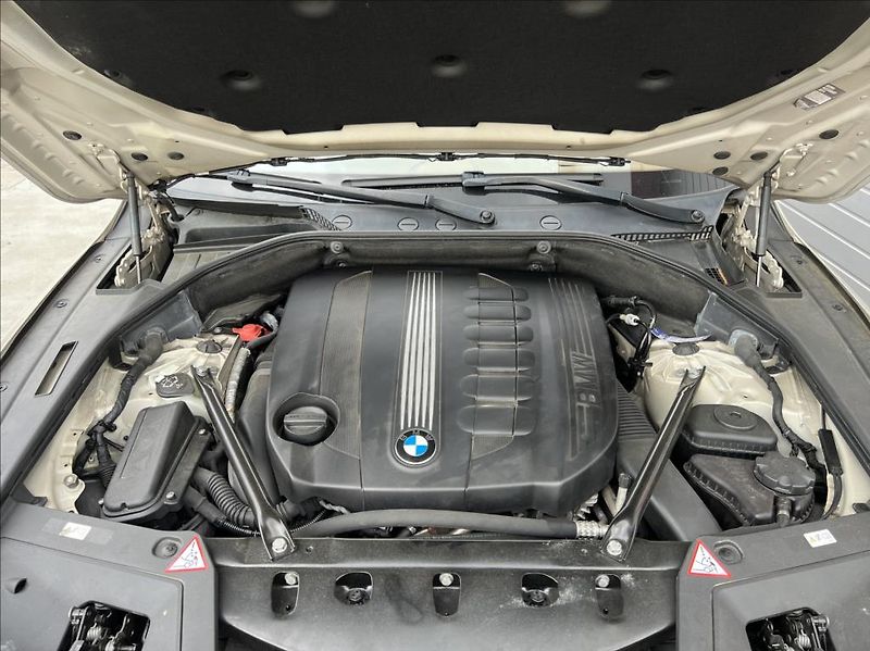 BMW Řada 5 535d GT 1.mai. nové ČR - fotka 31 z 34
