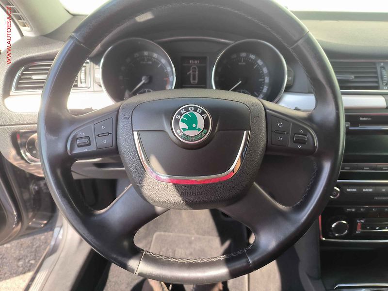 Škoda Superb (2010) 1.6 TDi, Xenon, AC - fotka 14 z 18