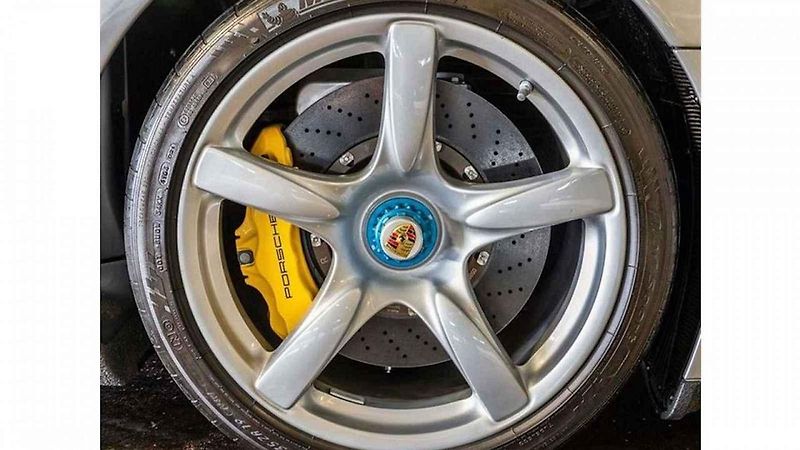 Porsche Carrera GT jako nové