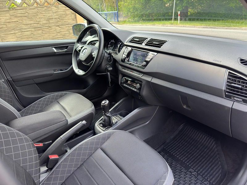 Škoda Fabia 1.0Tsi 70kW 1.MAJ ČR TAŽNÉ  - fotka 20 z 23